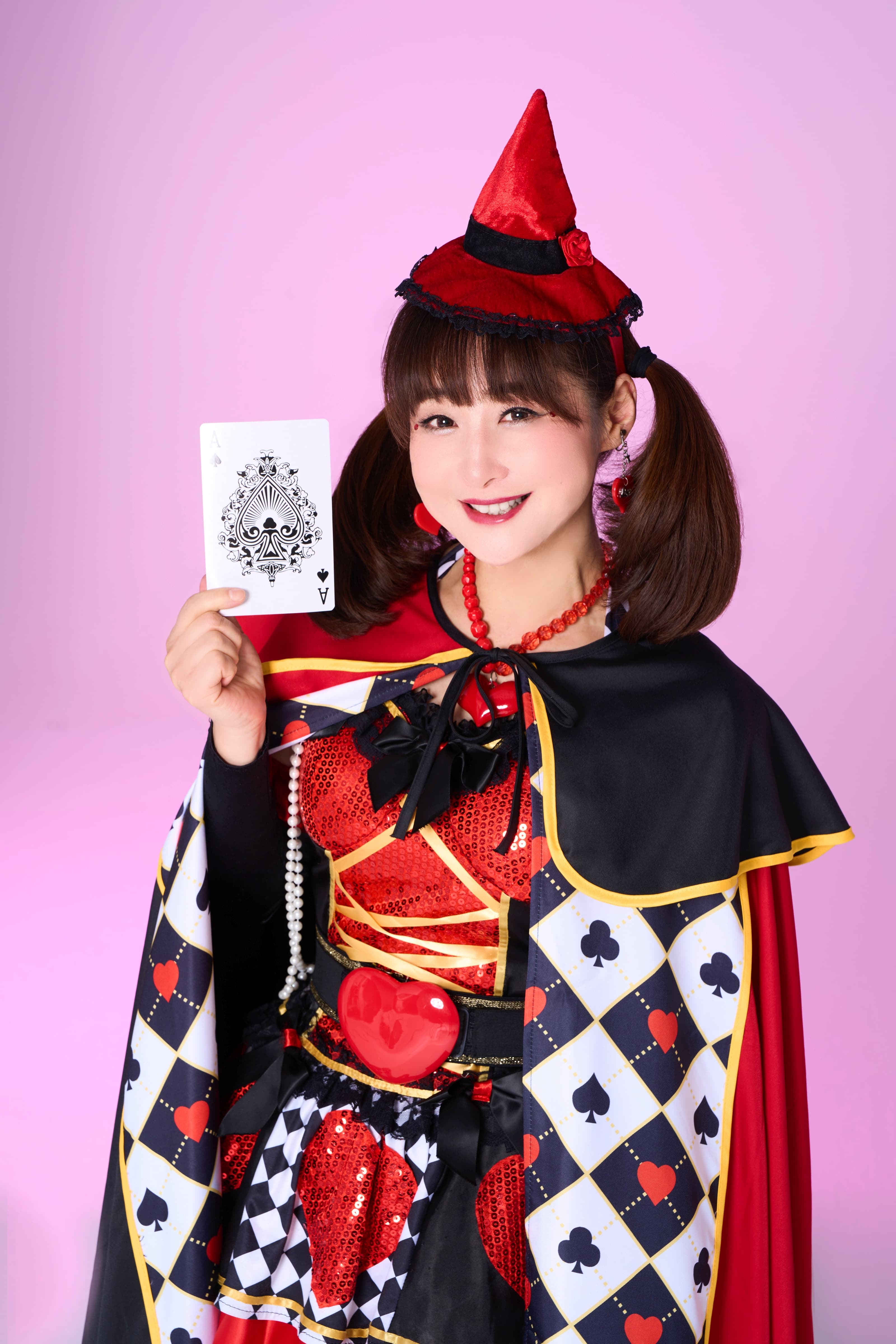 瞳ナナ